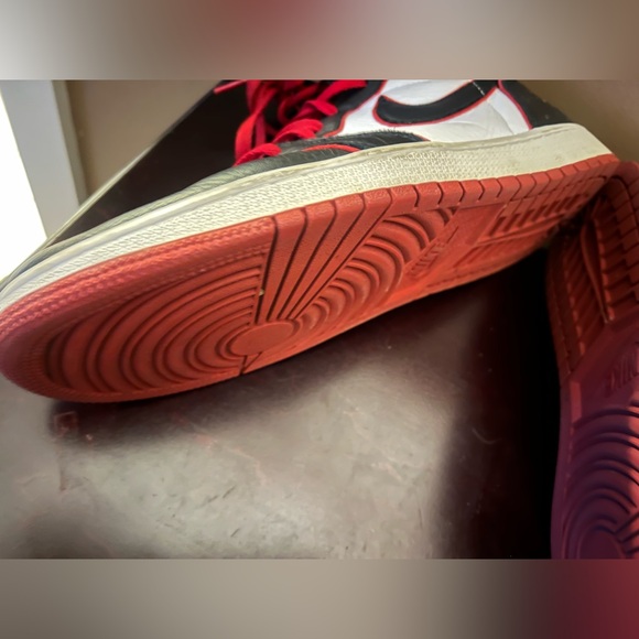 MEN’S NIKE AIR JORDAN I 1 RETRO OG HIGH BLOODLINE BLACK RED sz 12 - Picture 6 of 9